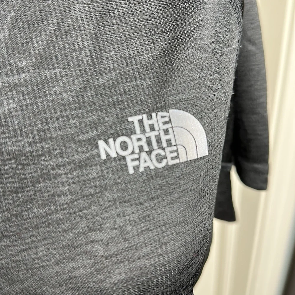 The North Face shirt size small